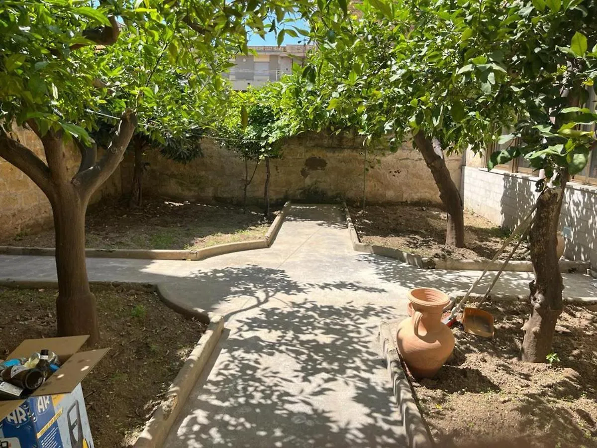 Immaculate 3-Bed Apartment In Trapani Sicily contacts